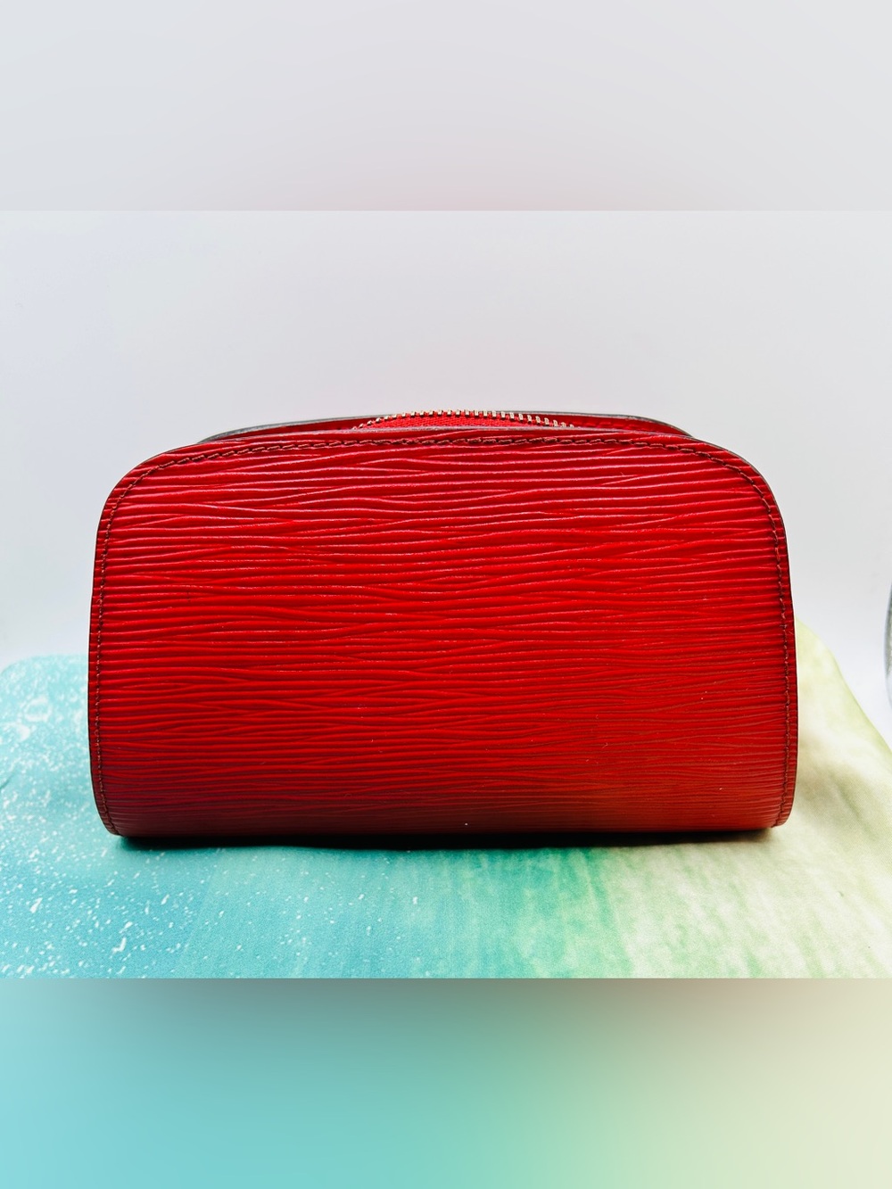 AUTHENTIC VINTAGE LOUIS VUITTON RED EPI COSMETIC POUCH PM - Picture 2 of 13